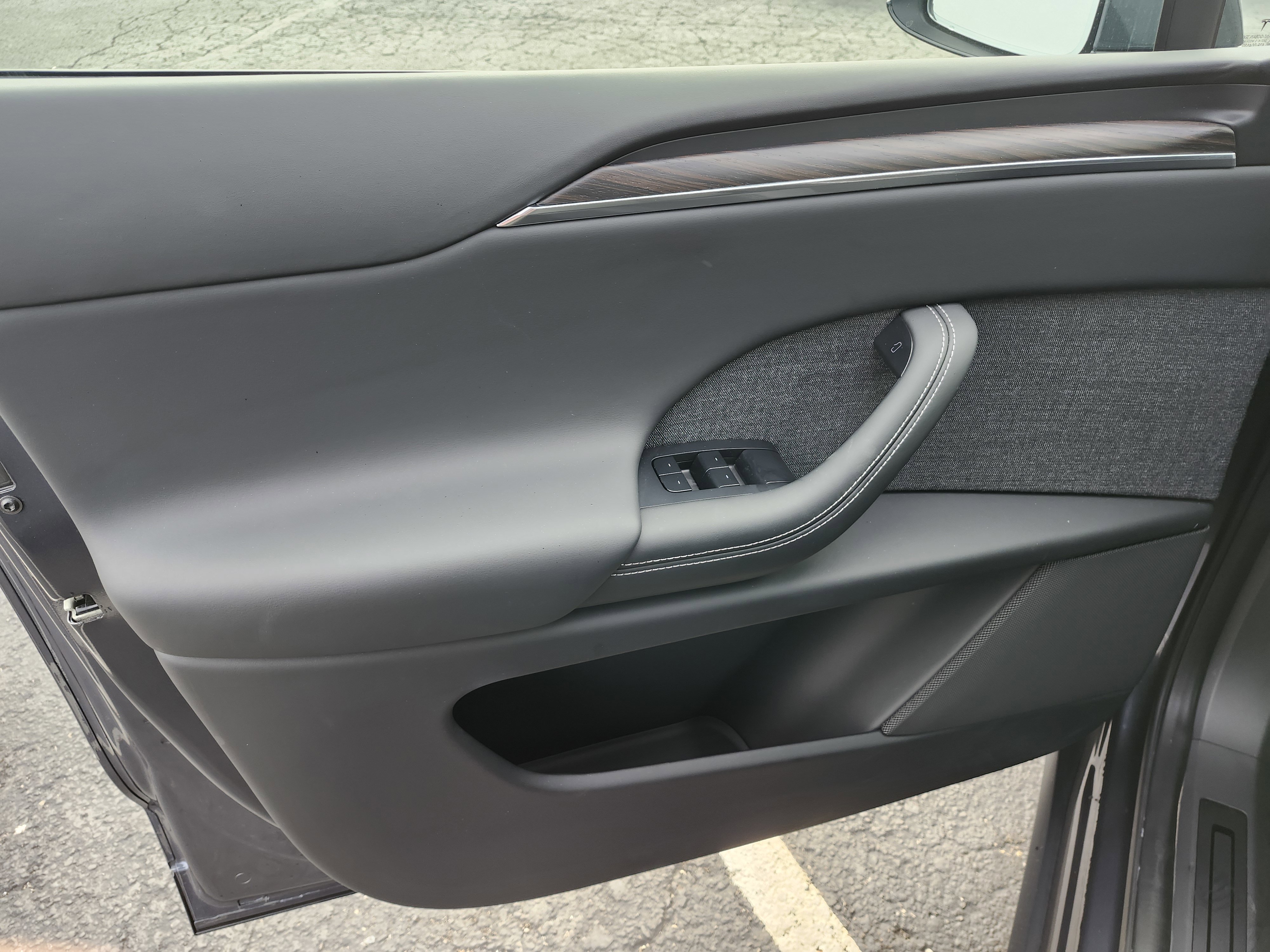 Used 2023 Tesla Model X image 29