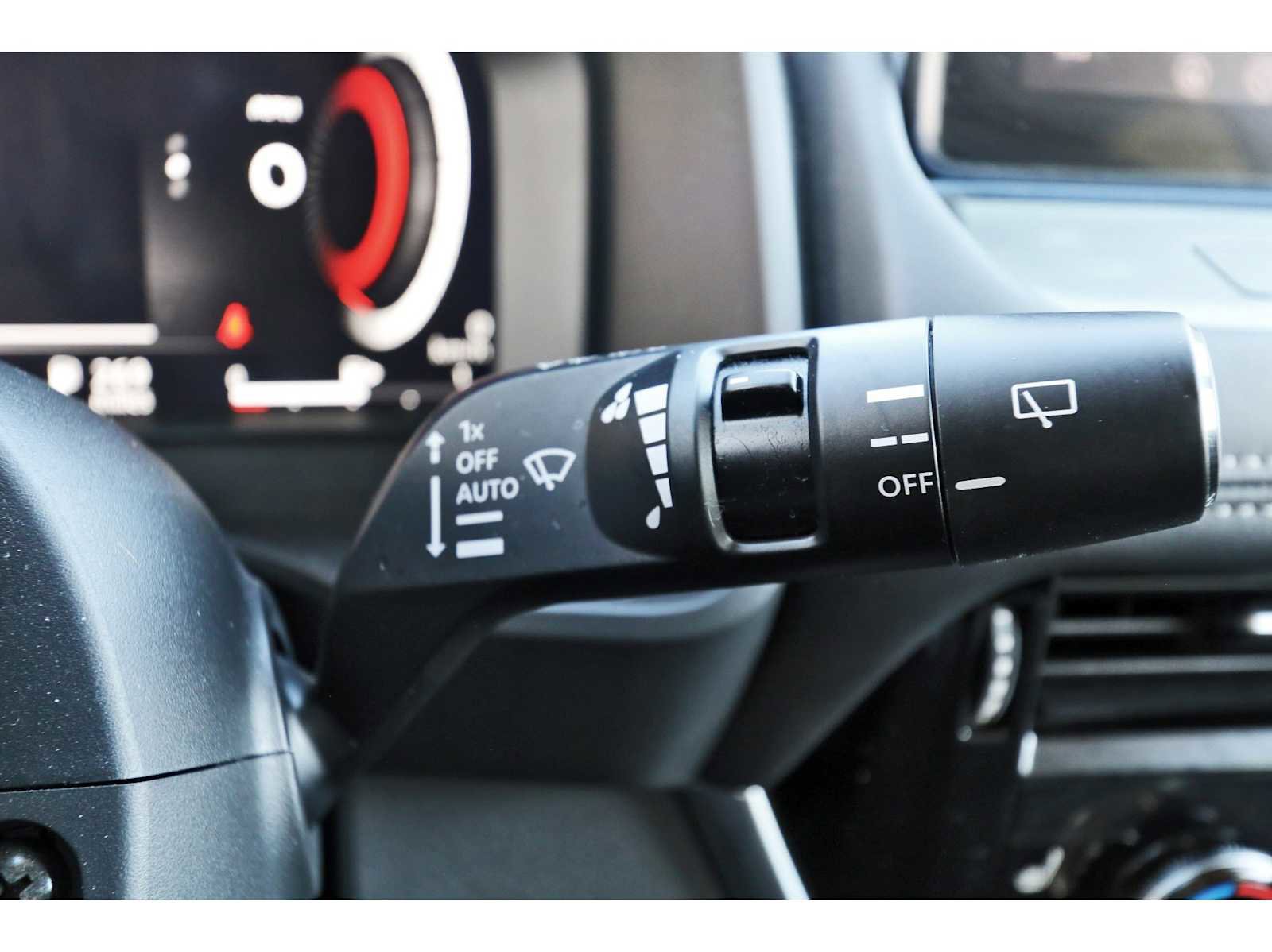 Used 2025 Nissan Rogue SL w/ Tech Package image 18