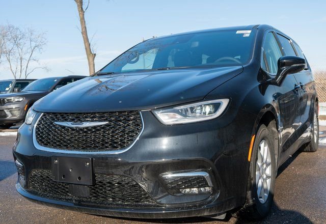 New 2026 Chrysler Pacifica Select image 2