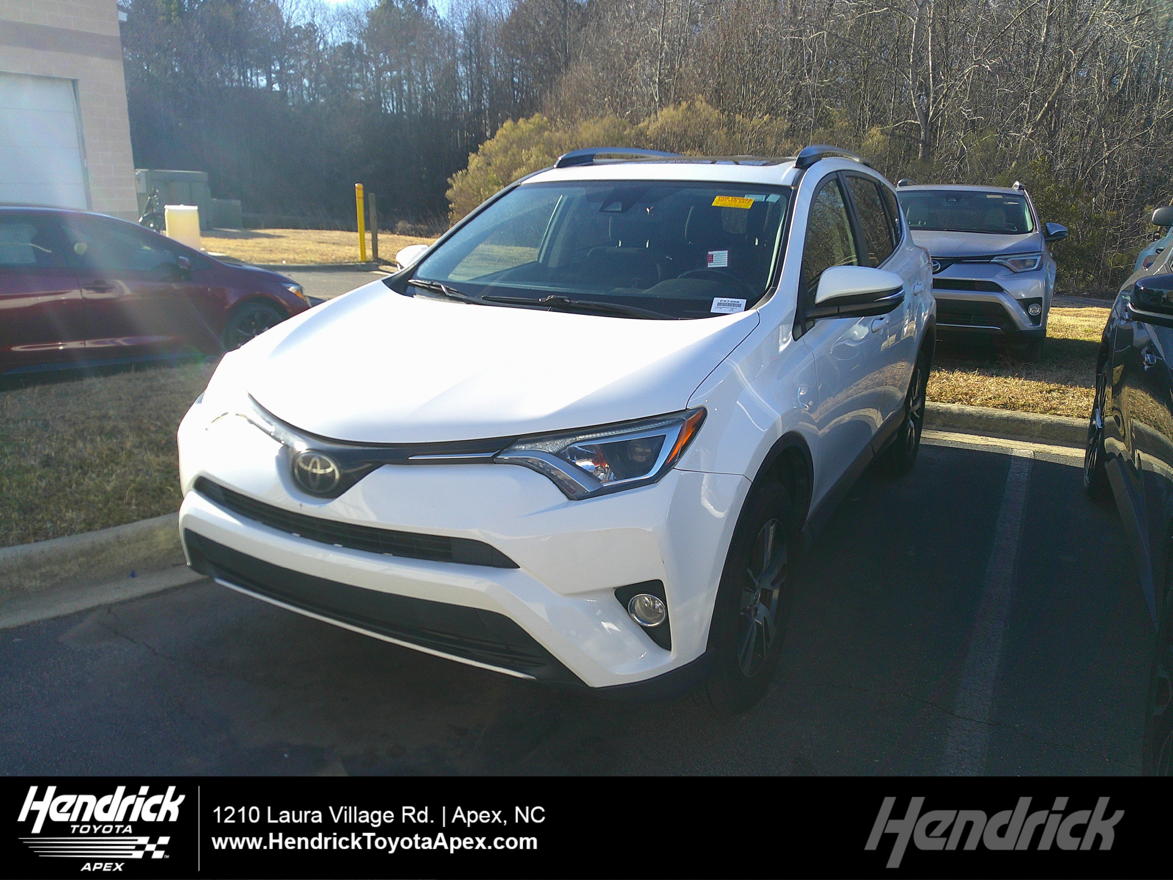 Used 2018 Toyota RAV4 XLE image 1