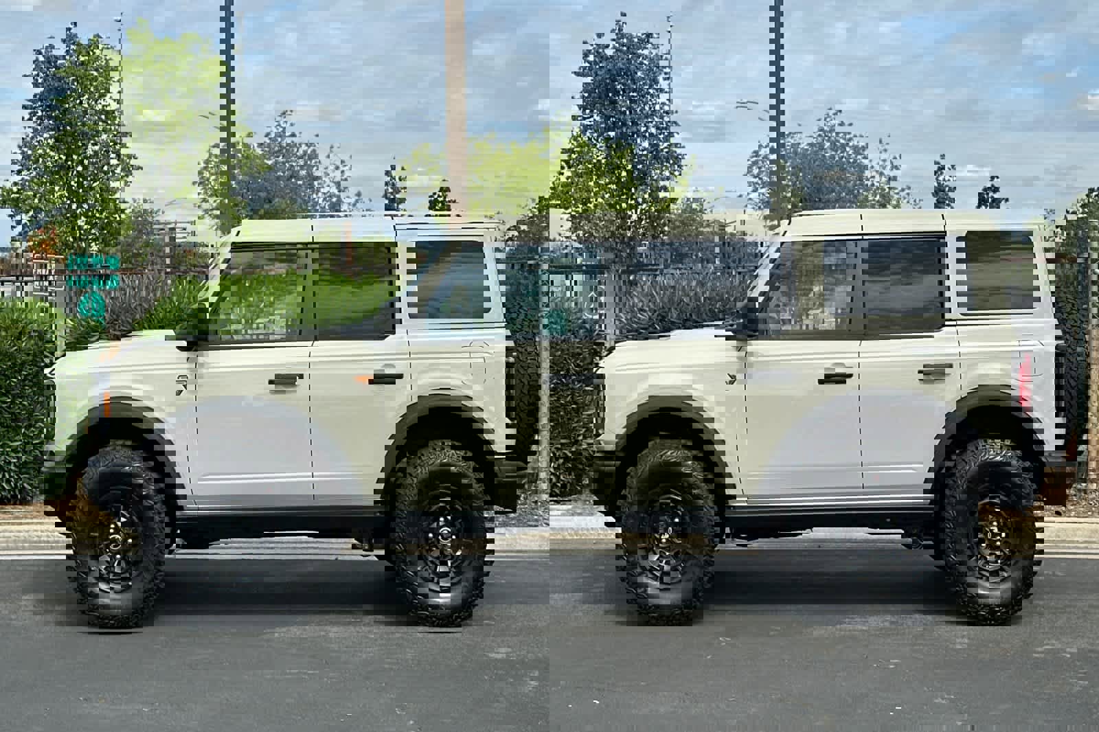 New 2026 Ford Bronco Badlands image 5