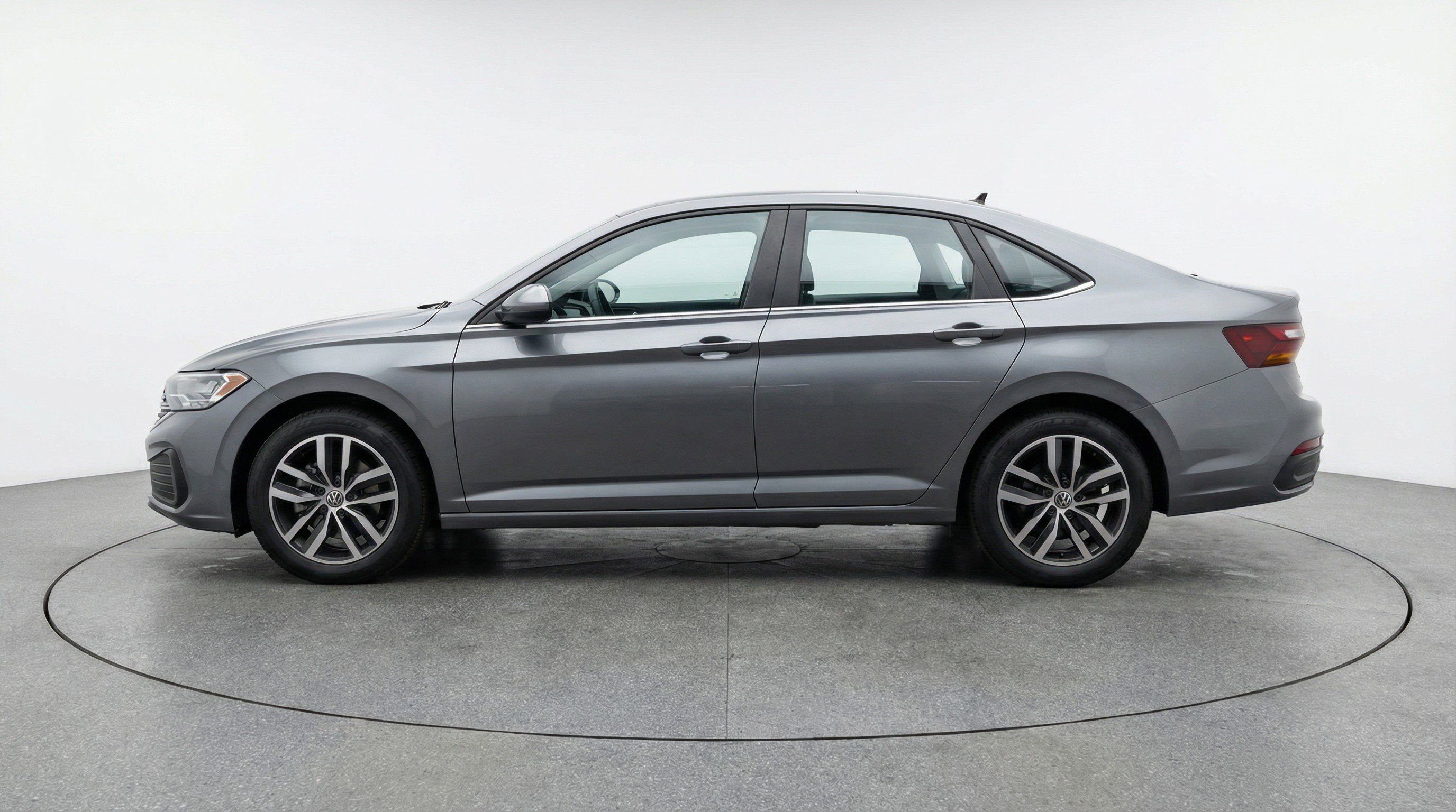 Used 2025 Volkswagen Jetta SE FWD image 5