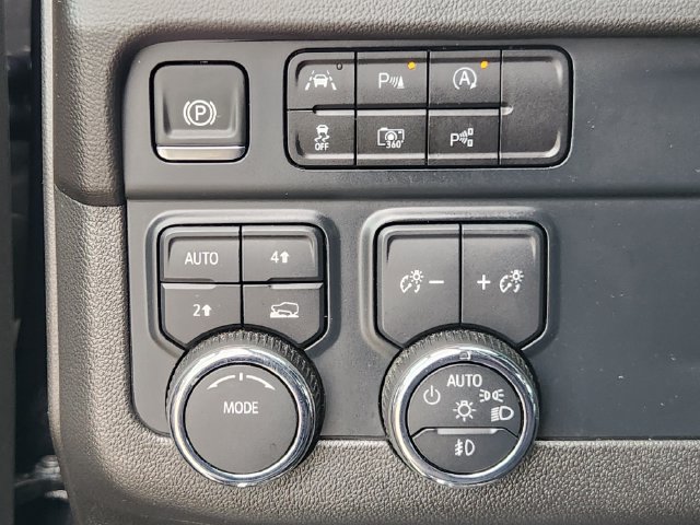 Used 2025 Chevrolet Suburban Premier AWD/4WD image 23