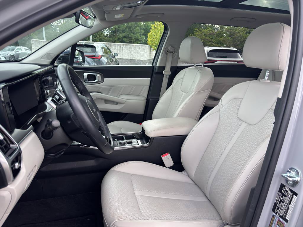 Used 2023 Kia Sorento SX AWD/4WD image 19