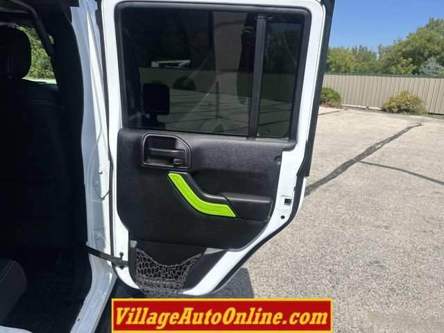 Used 2016 Jeep Wrangler Unlimited Sahara w/ Connectivity Group AWD/4WD image 32