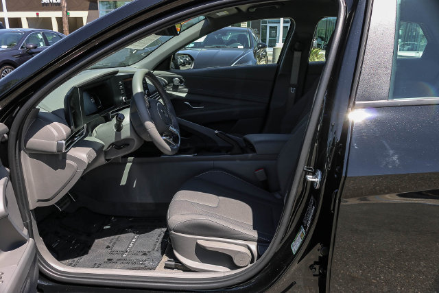 Certified 2026 Hyundai Elantra Sport FWD image 25