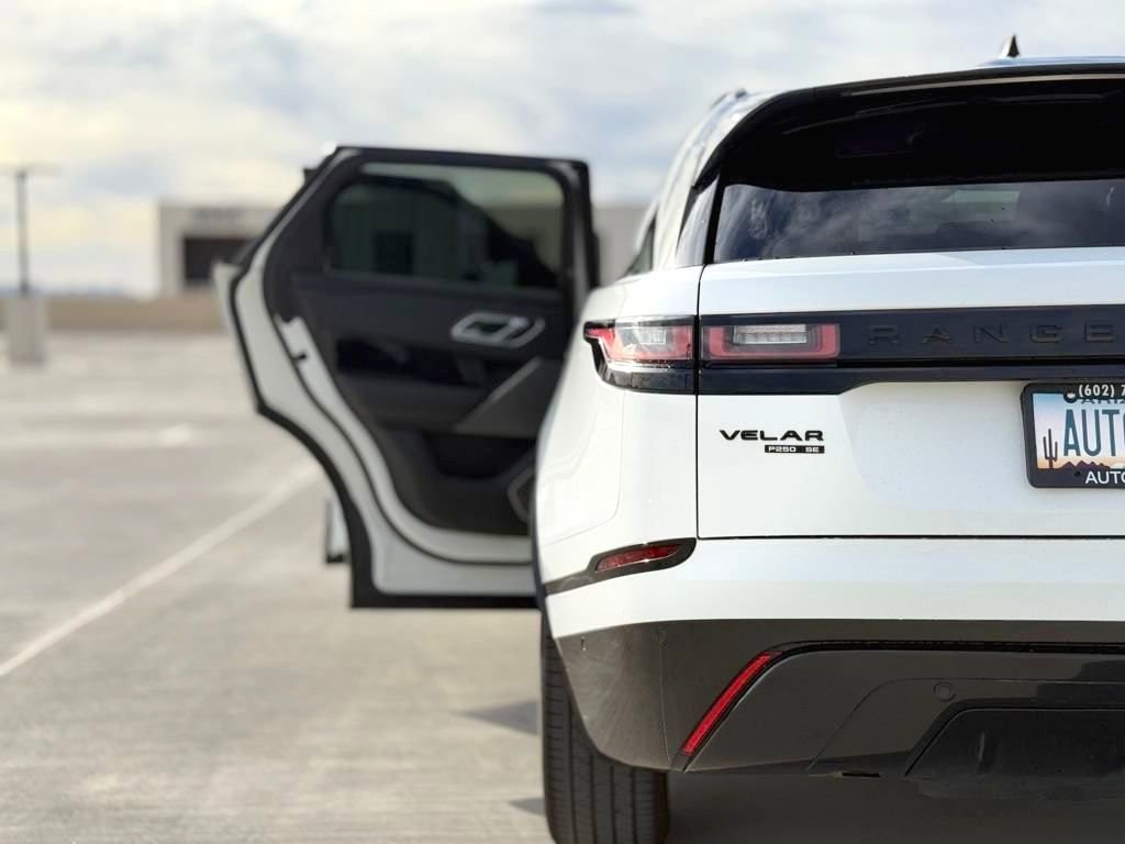 Used 2018 Land Rover Range Rover Velar R-Dynamic SE AWD/4WD image 8