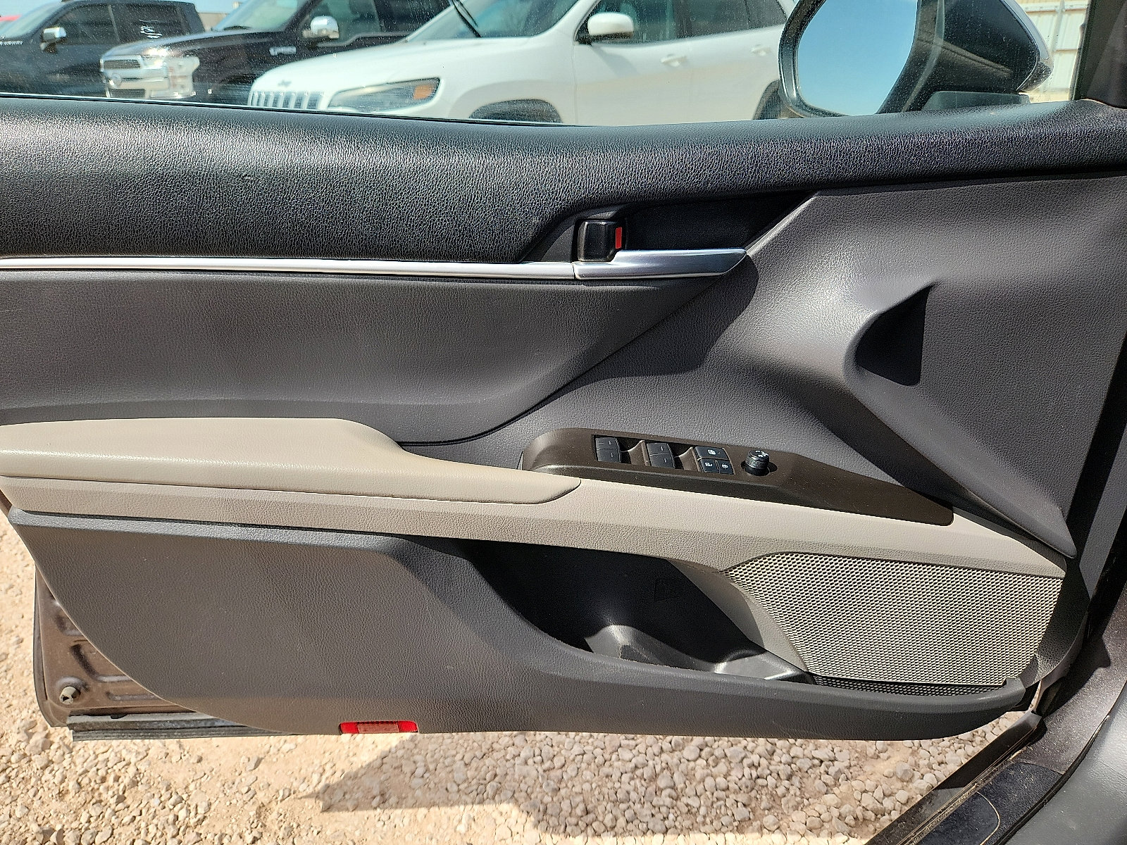 Used 2022 Toyota Camry LE FWD image 13