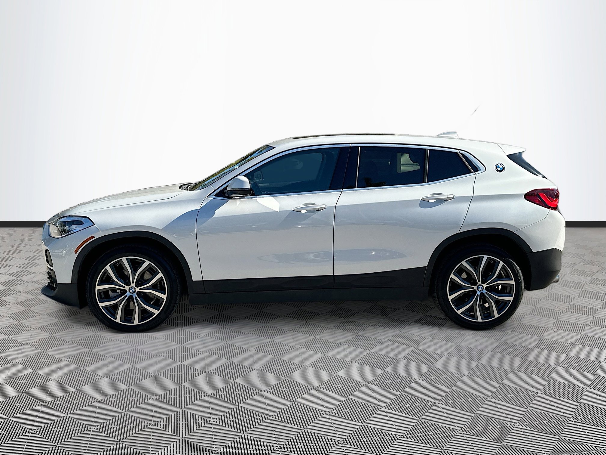Used 2022 BMW X2 sDrive28i w/ Convenience Package image 4
