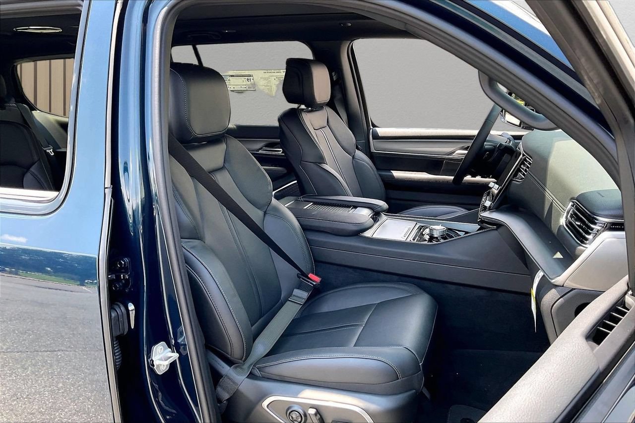 New 2026 Jeep Grand Wagoneer 4WD image 24