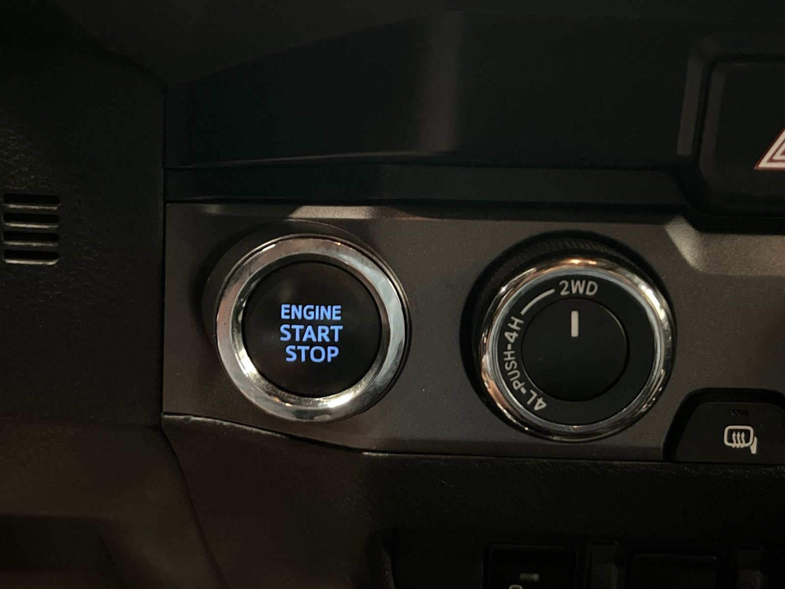 Used 2022 Toyota Tacoma TRD Sport w/ Technology Package AWD/4WD image 27