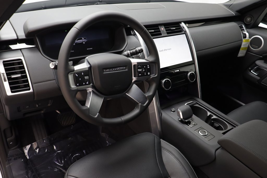 New 2025 Land Rover Discovery S image 7
