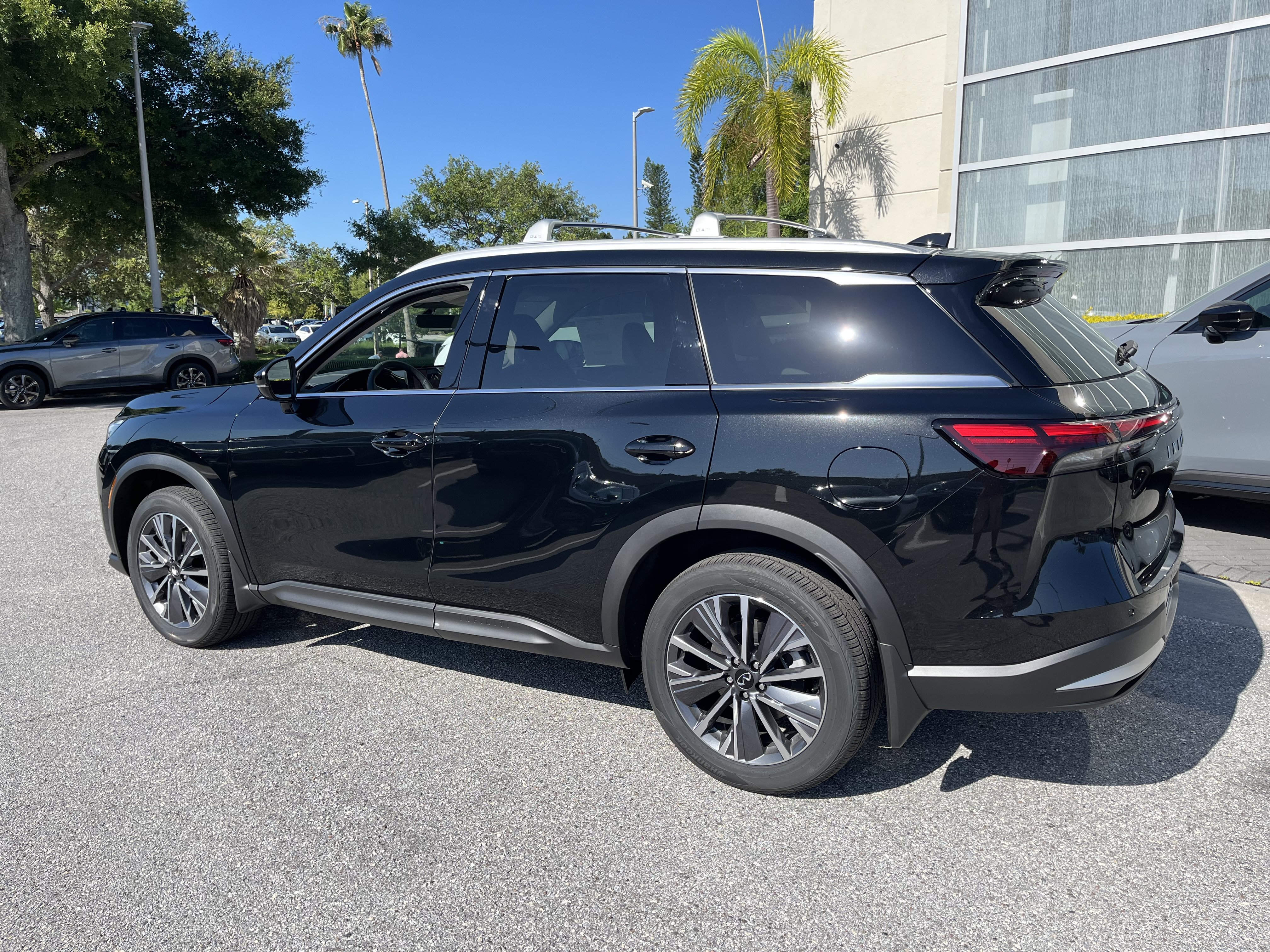 New 2027 INFINITI QX60 Luxe w/ Cargo Package FWD image 3