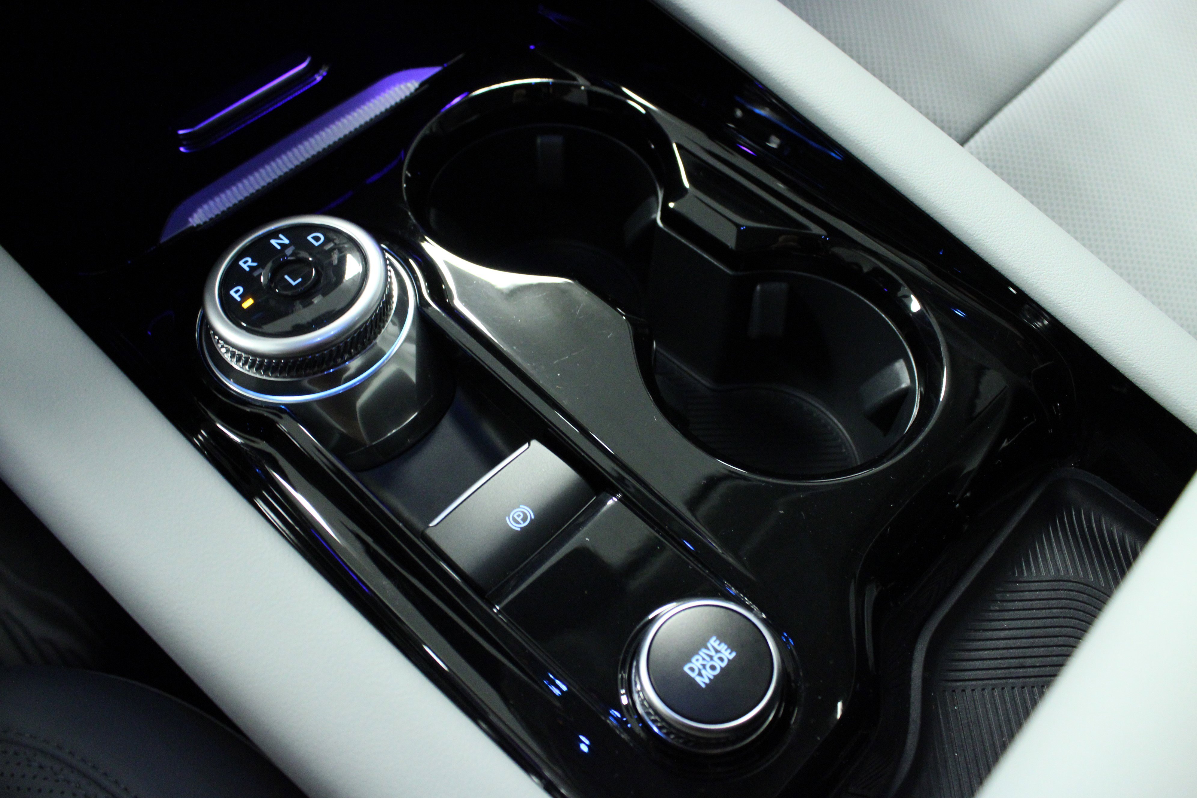 Used 2025 Ford Explorer Platinum w/ Ultimate Package image 24