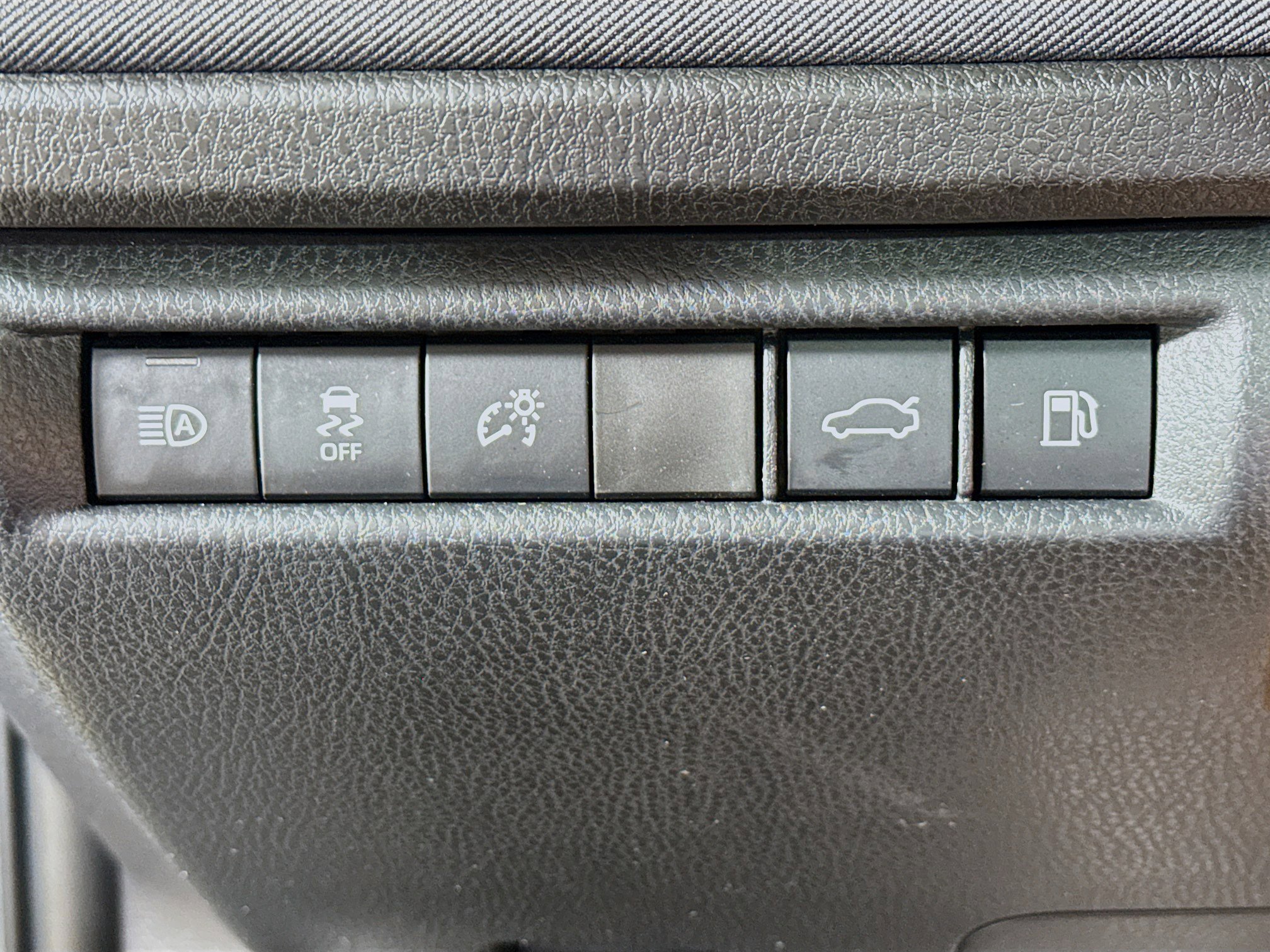 Used 2025 Toyota Camry LE w/ Convenience Package FWD image 9
