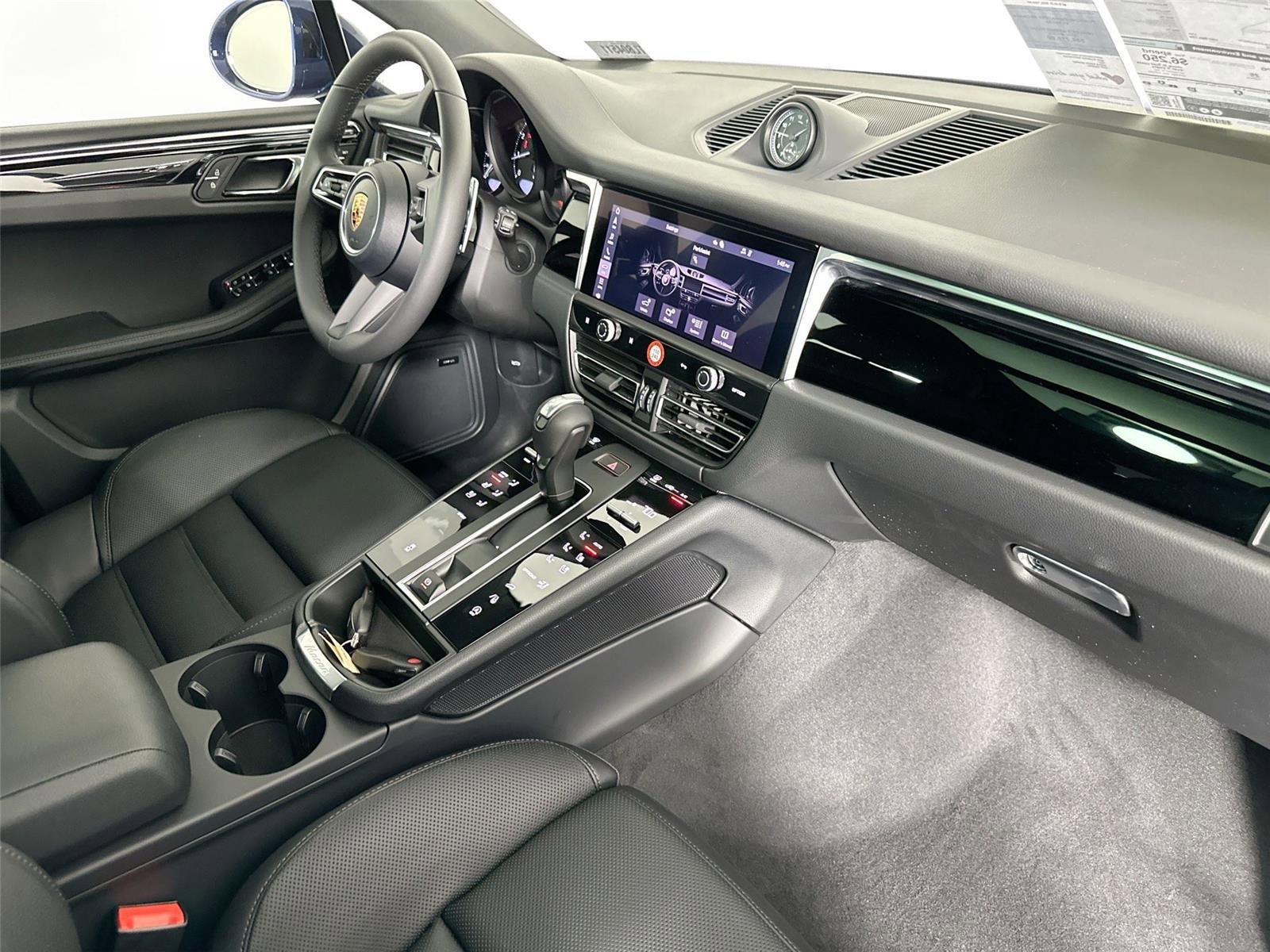 Certified 2026 Porsche Macan Turbo AWD/4WD image 29