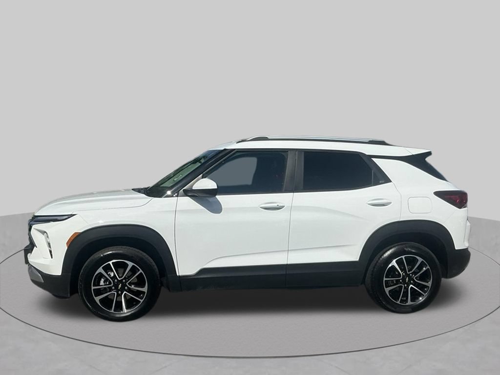 Used 2025 Chevrolet TrailBlazer LT AWD/4WD image 3