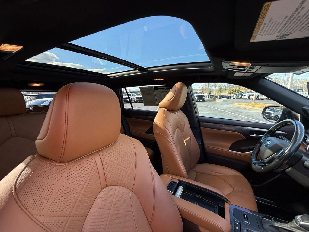 Used 2021 Toyota Highlander Platinum image 32