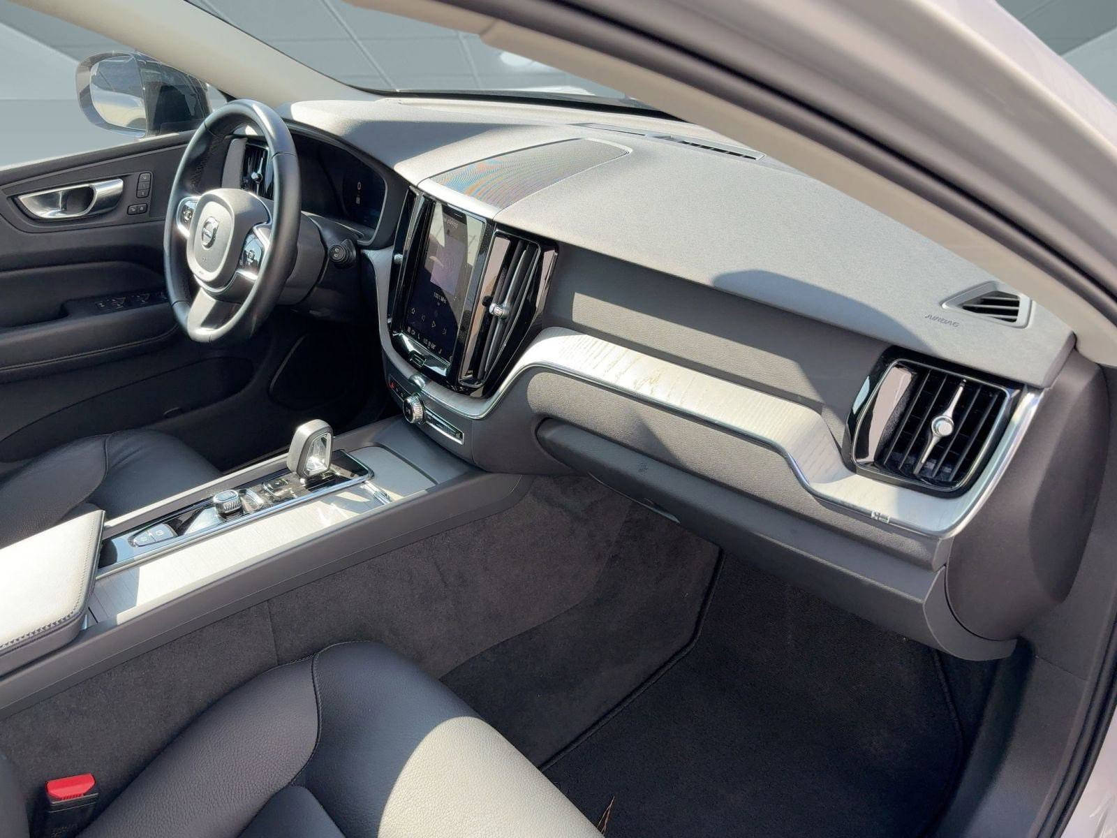 Certified 2025 Volvo XC60 B5 Plus image 31