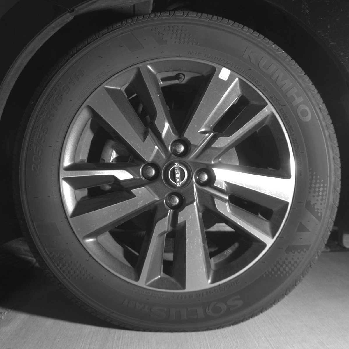 Used 2025 Nissan Versa SV image 12