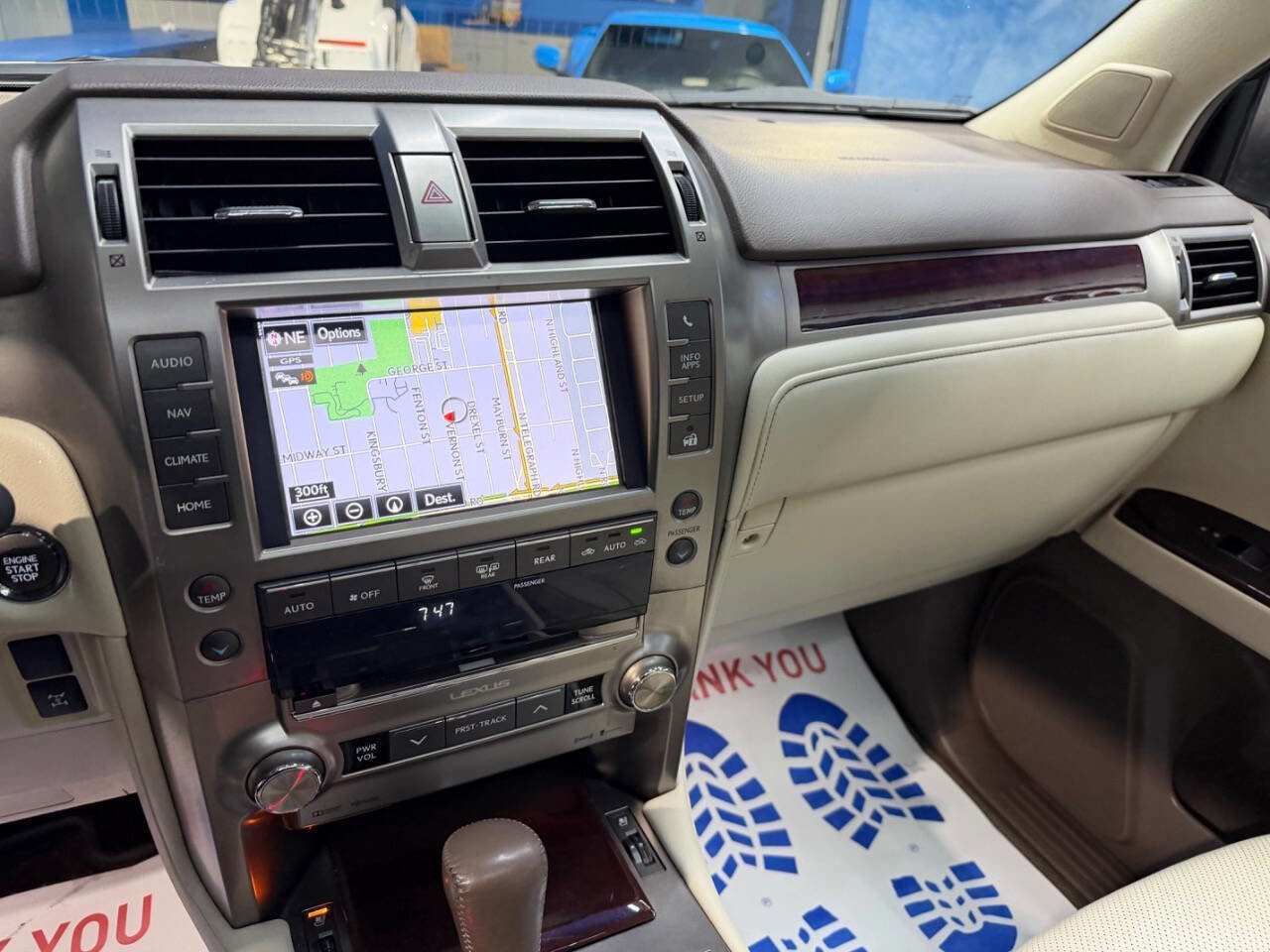 Used 2017 Lexus GX 460 Premium w/ Premium Package image 29