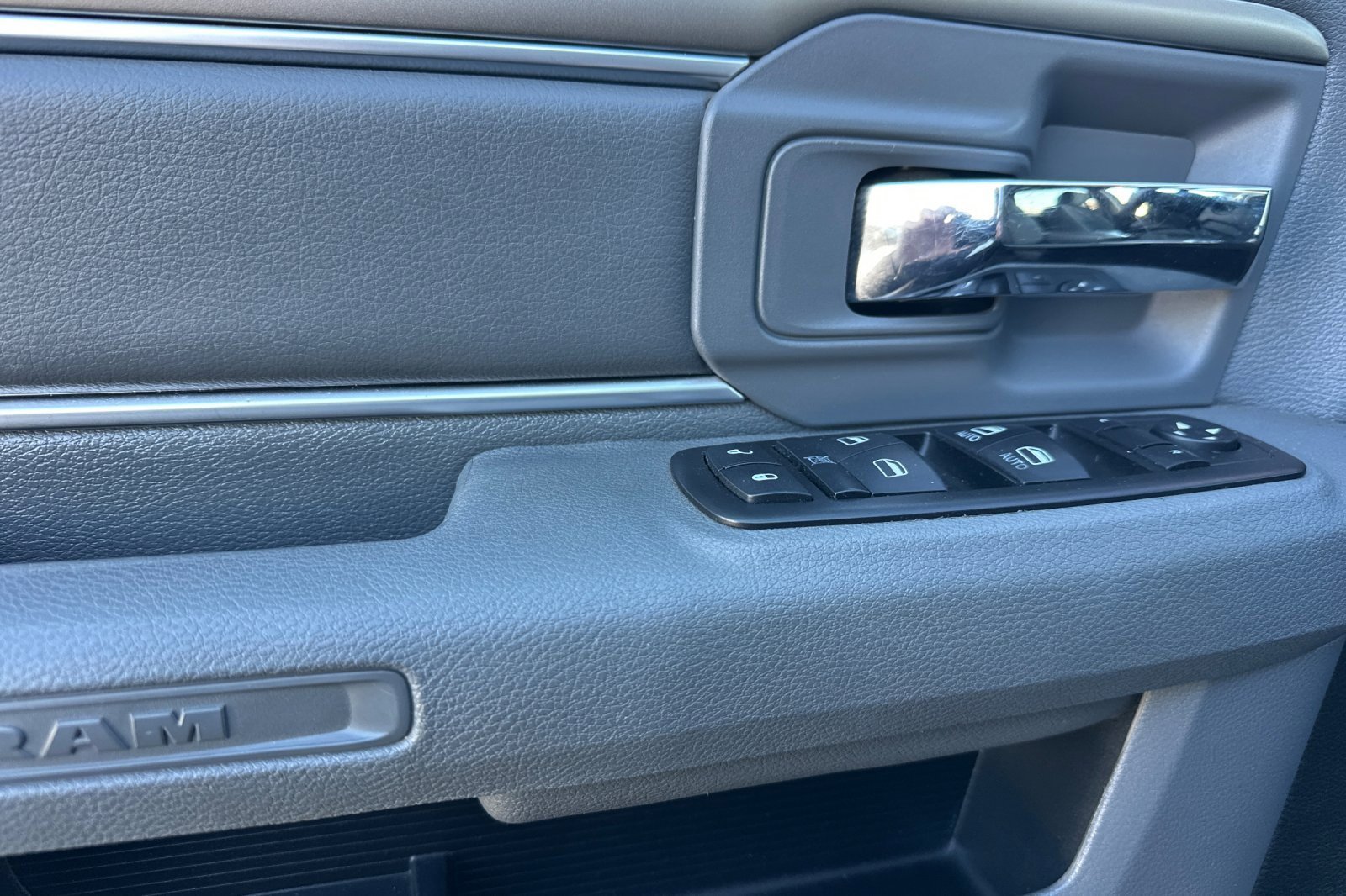 Used 2015 RAM 3500 Big Horn image 12