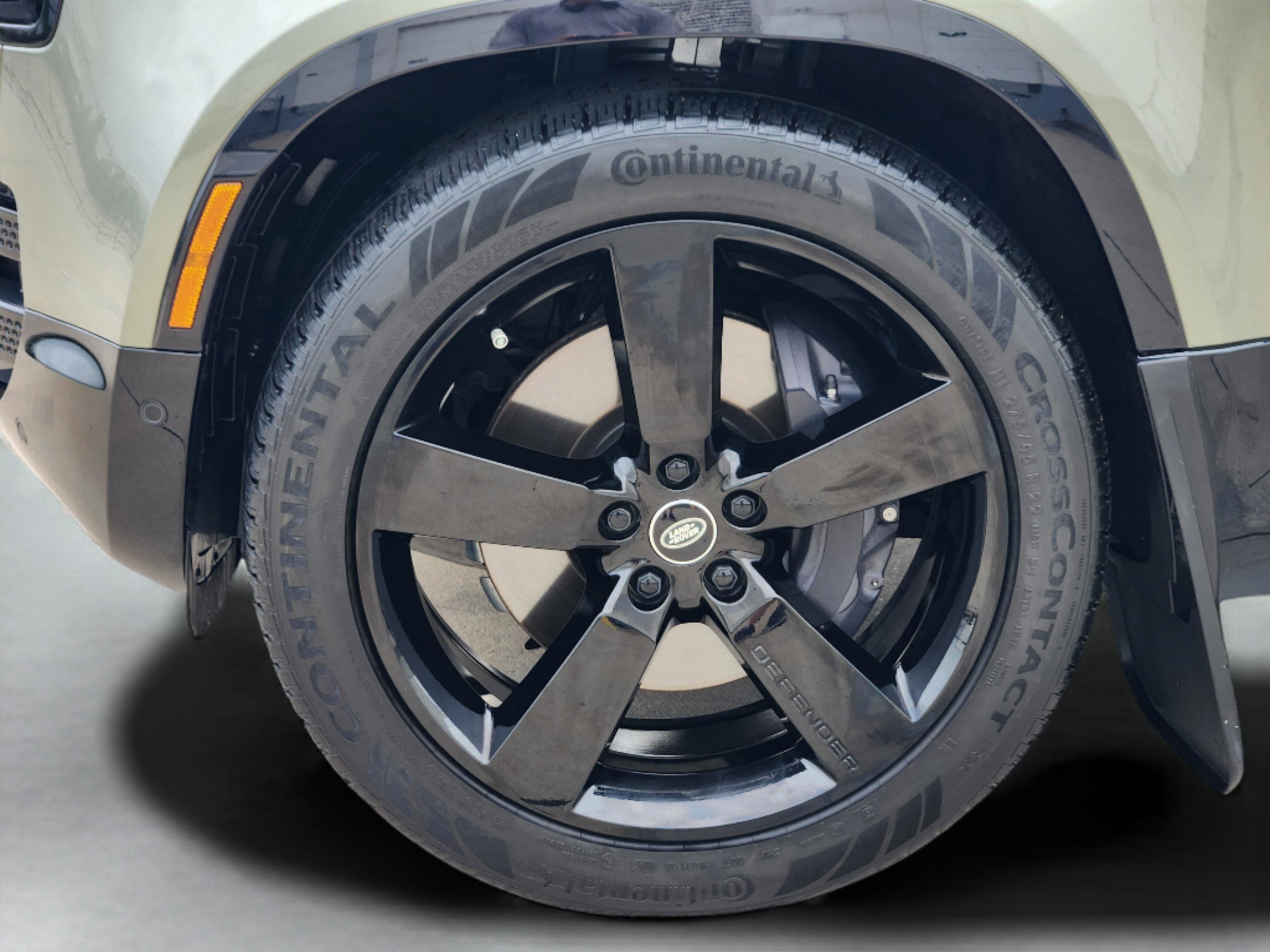 Certified 2025 Land Rover Defender 130 X-Dynamic SE AWD/4WD image 34