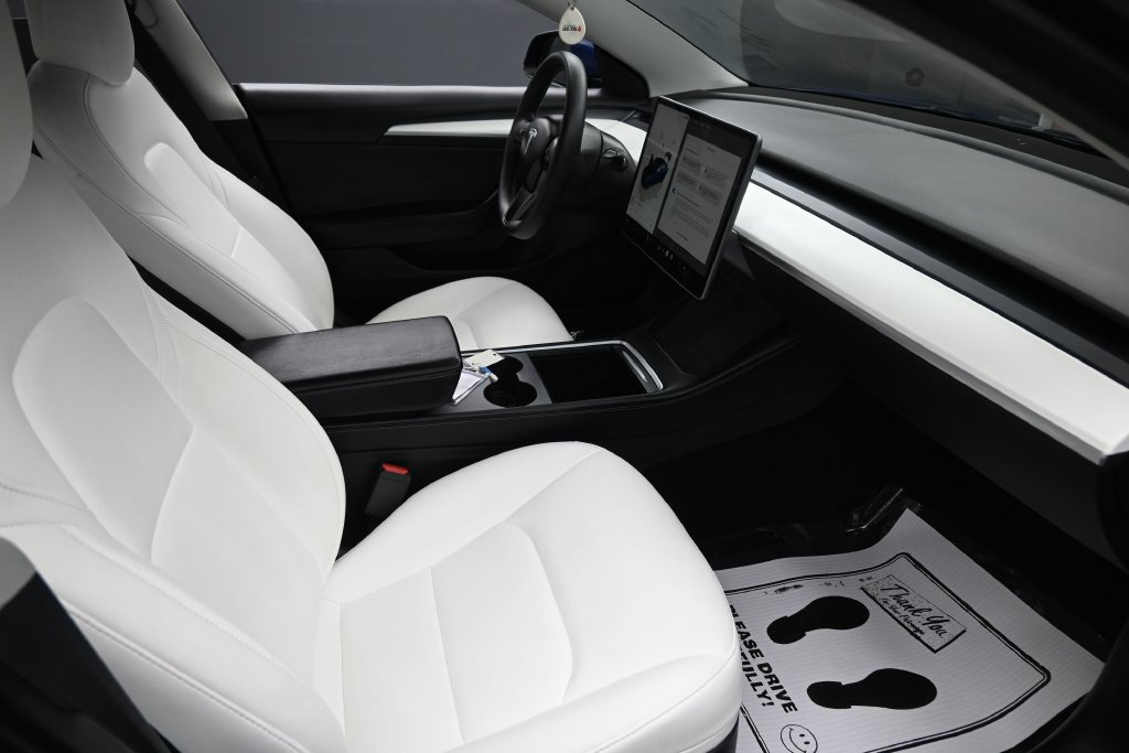 Used 2022 Tesla Model 3 Long Range AWD/4WD image 28