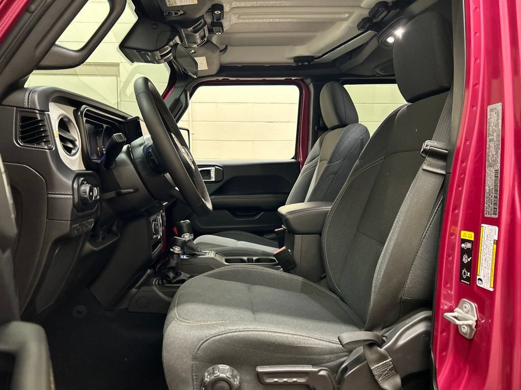 Used 2024 Jeep Wrangler Unlimited Sahara AWD/4WD image 7