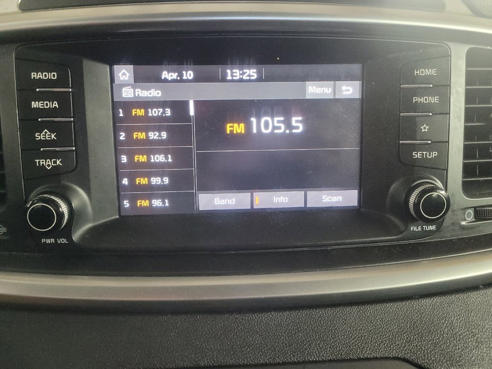 Used 2020 Kia Sorento LX image 25