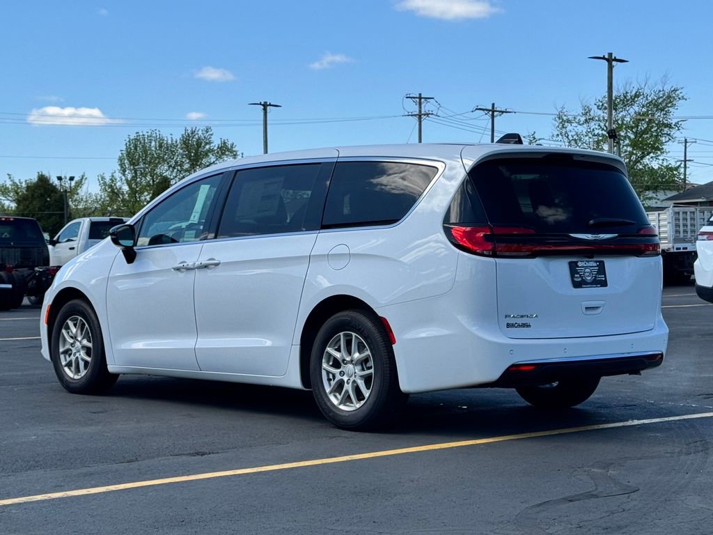 New 2026 Chrysler Pacifica Select image 5