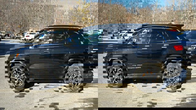 Used 2019 Jeep Grand Cherokee Limited AWD/4WD image 4