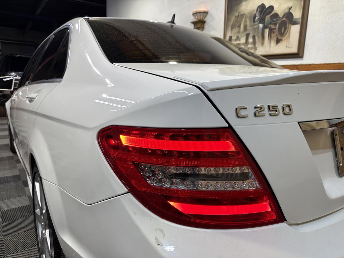 Used 2014 Mercedes-Benz C 250 Sedan w/ 18" AMG 7-Spoke Alloy Package image 9