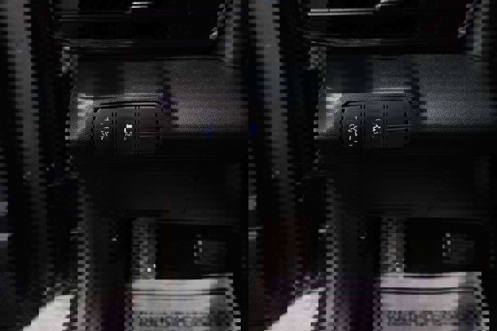 Used 2025 Hyundai Elantra Sport image 34