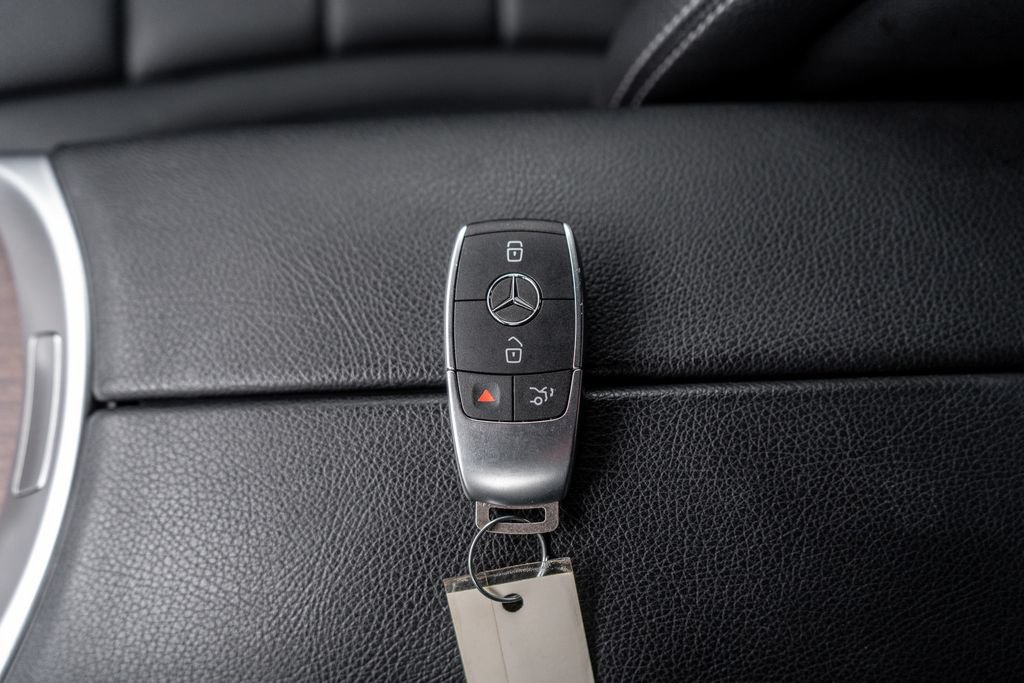 Used 2021 Mercedes-Benz GLC 300 4MATIC image 30