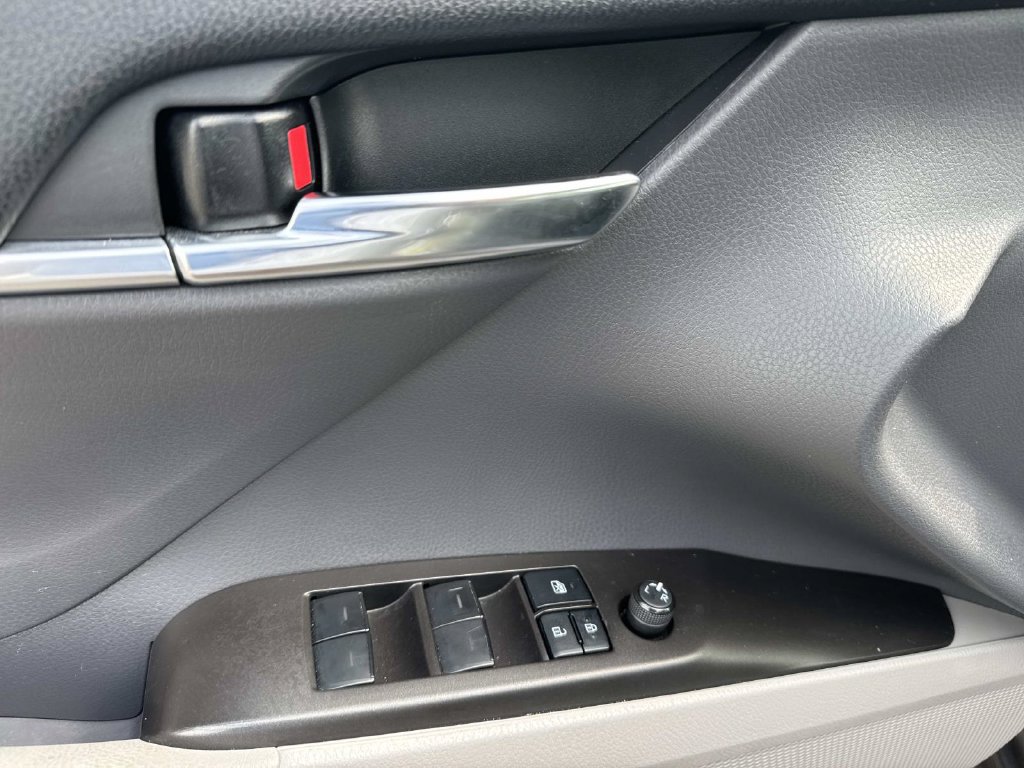 Used 2022 Toyota Camry LE w/ Convenience Package FWD image 27