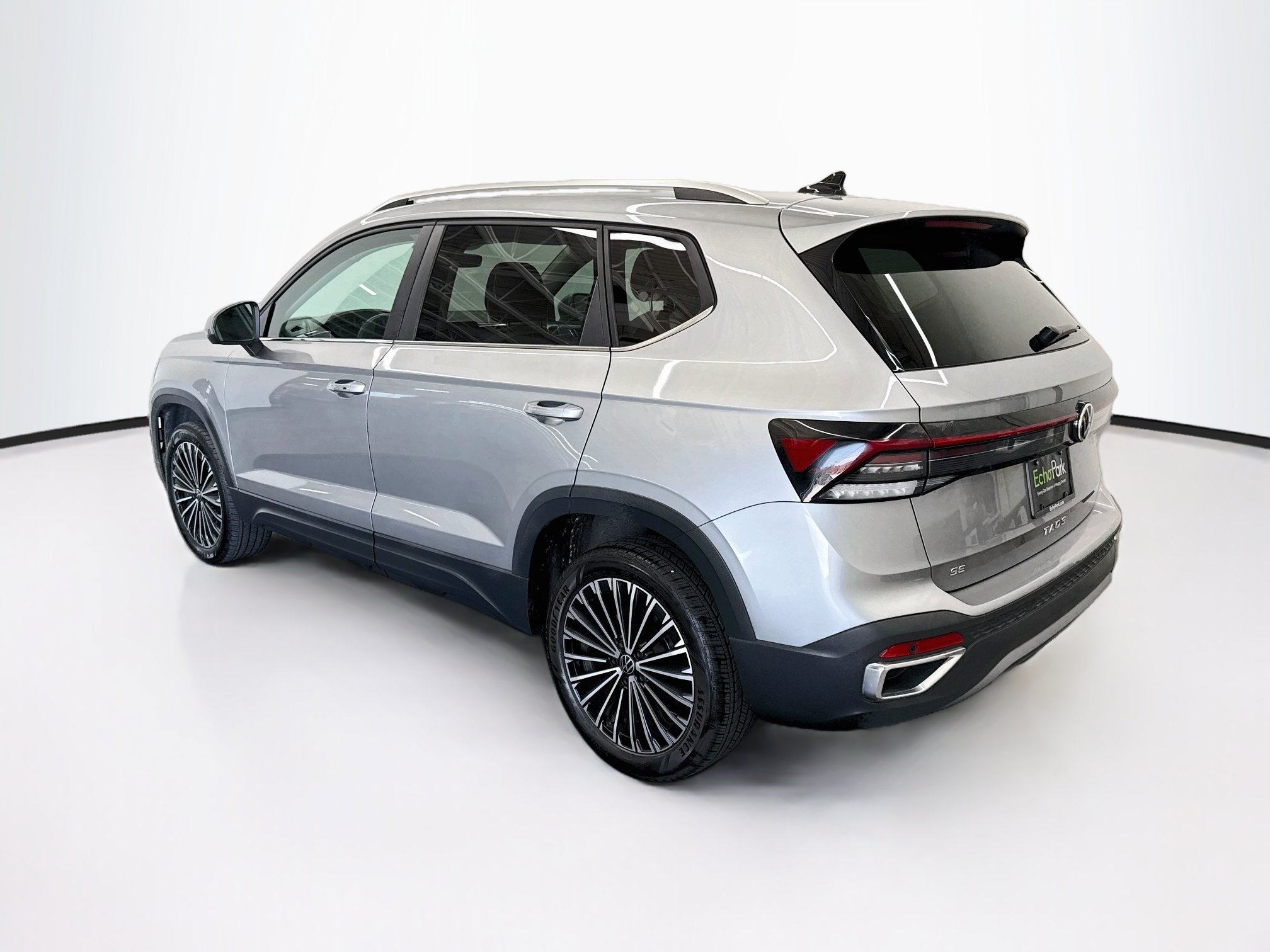 Used 2026 Volkswagen Taos SE FWD image 5