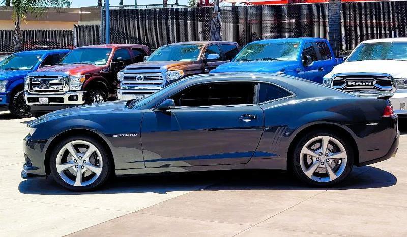 Used 2015 Chevrolet Camaro SS w/ RS Package RWD image 2