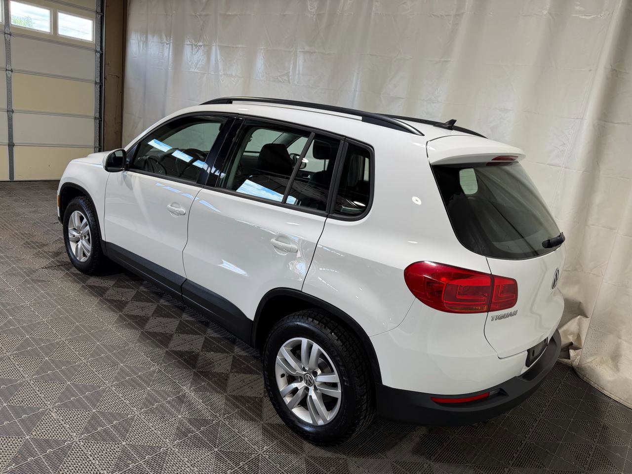 Used 2017 Volkswagen Tiguan S FWD image 4