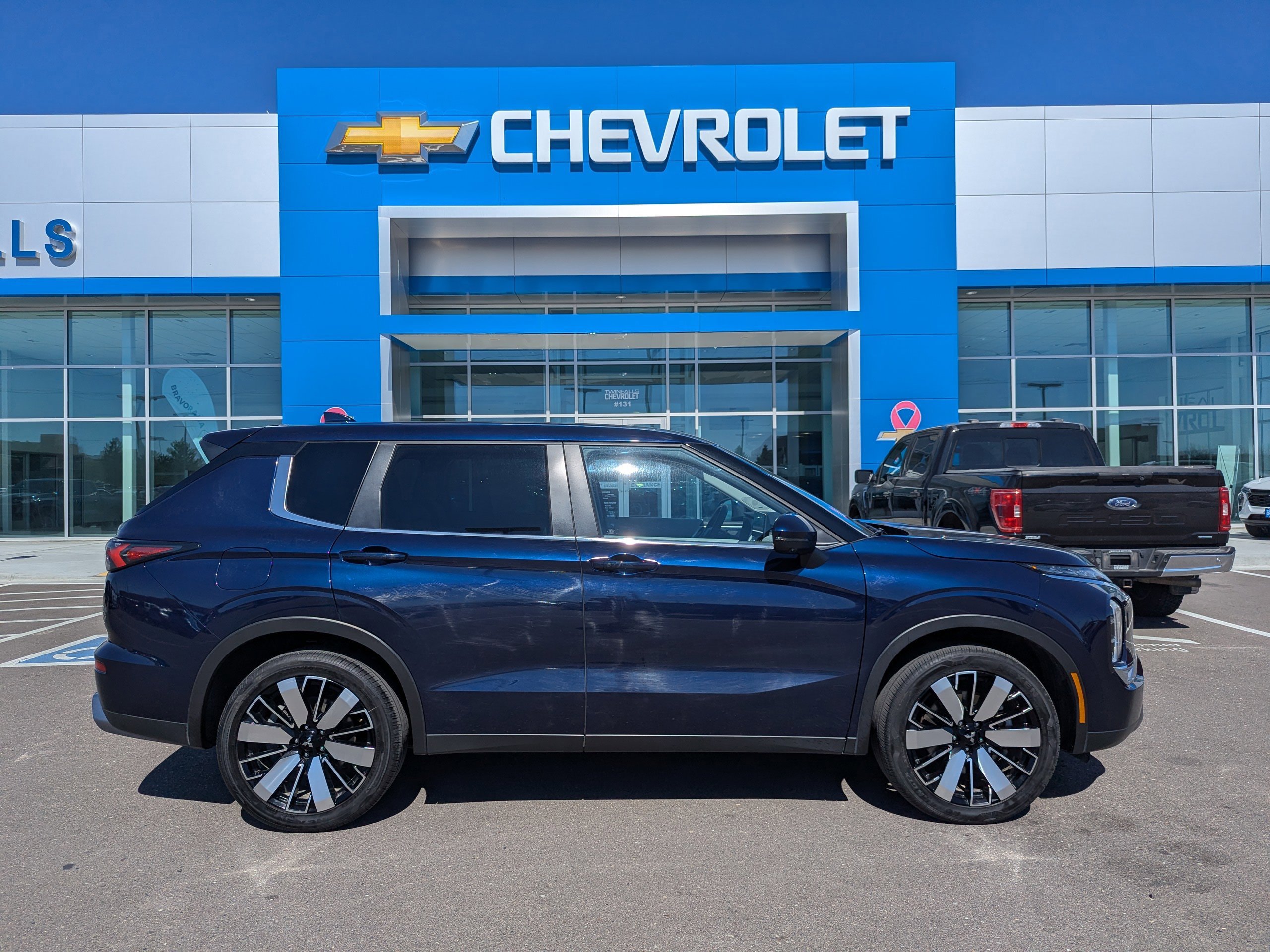 Used 2025 Mitsubishi Outlander SE AWD/4WD image 37
