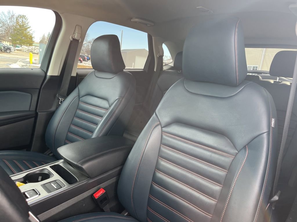 Used 2023 Ford Edge SEL w/ Sport Appearance Package image 12