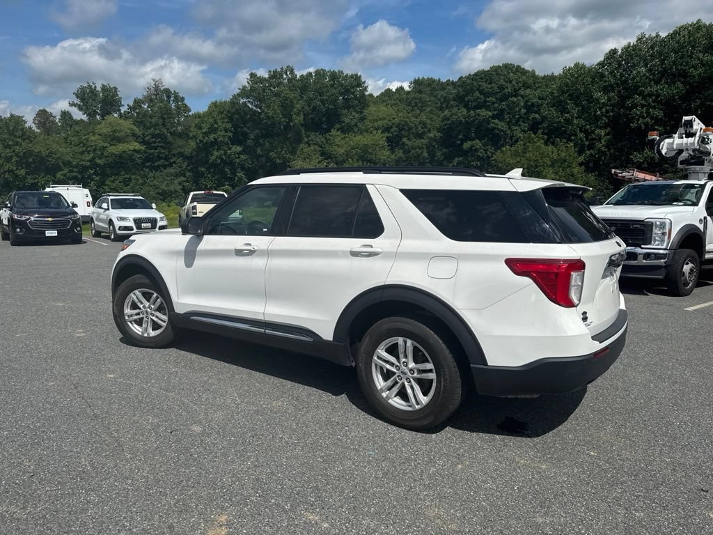 Used 2023 Ford Explorer XLT AWD/4WD image 4