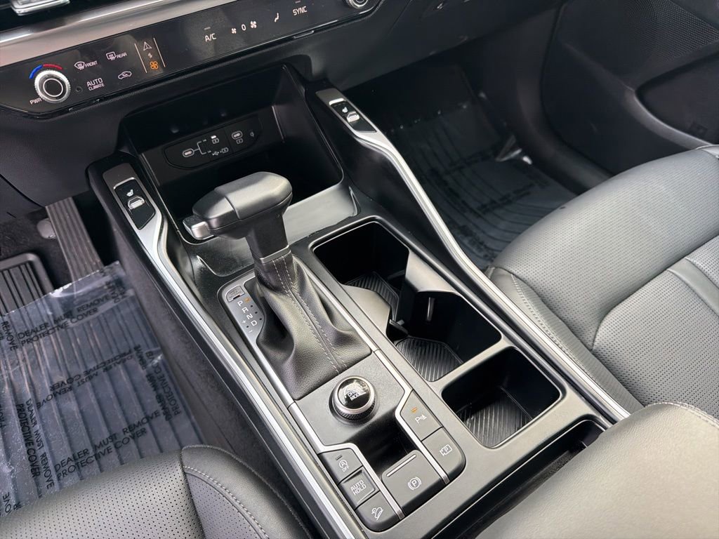 Certified 2025 Kia Sorento S w/ Panoramic Sunroof Package FWD image 18
