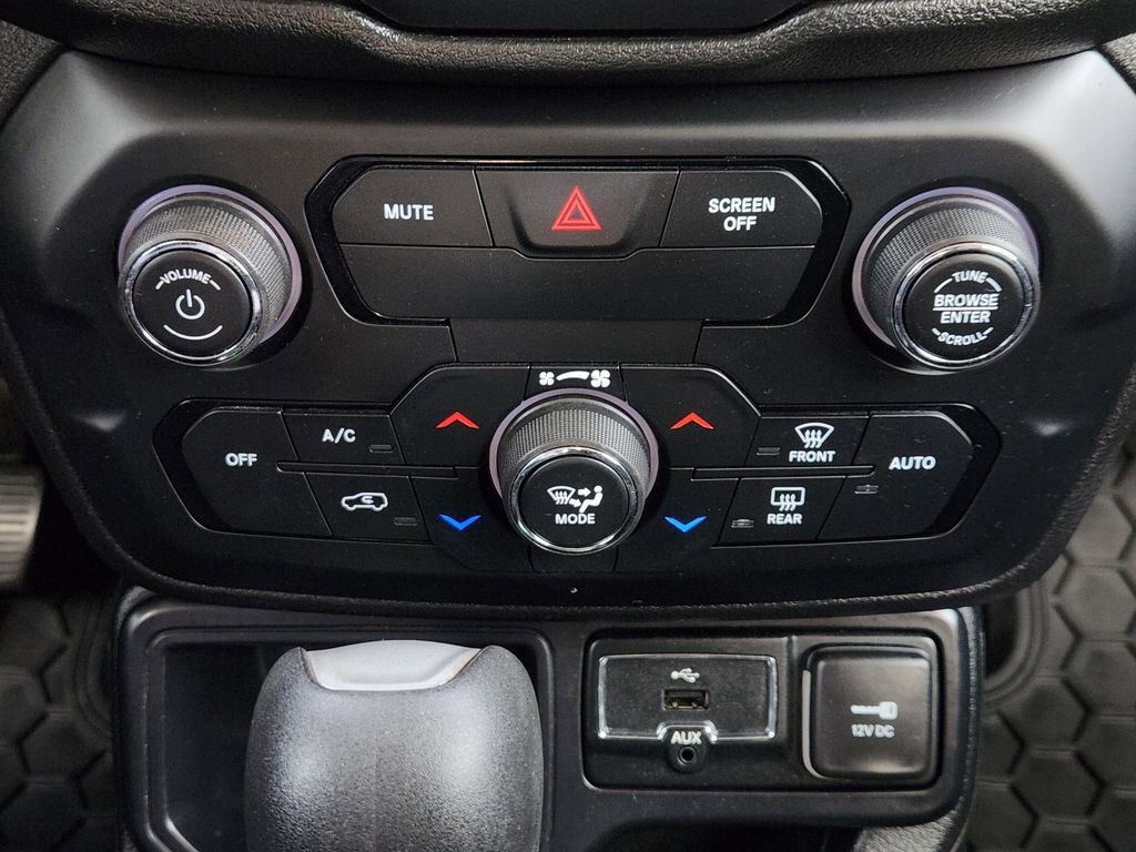 Used 2018 Jeep Renegade Altitude FWD image 20