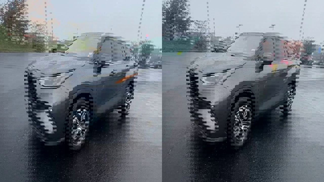 Used 2023 Toyota Highlander XLE image 4