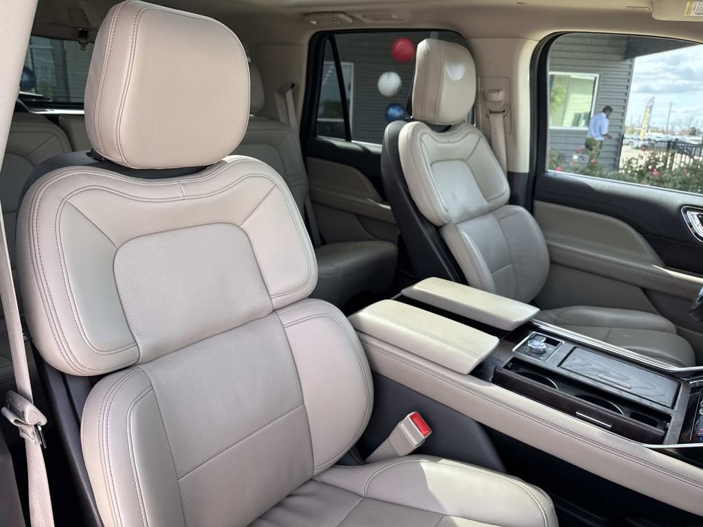 Certified 2024 Lincoln Navigator Premiere image 11