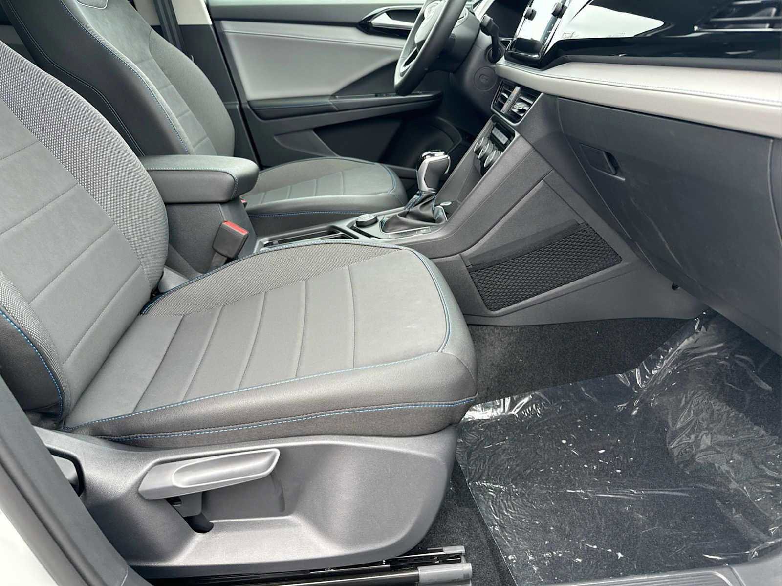 Certified 2024 Volkswagen Taos SE image 20