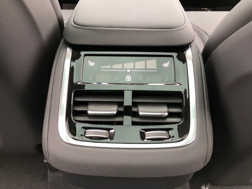 New 2026 Volvo XC90 B6 Plus w/ Protection Package Premier AWD/4WD image 31