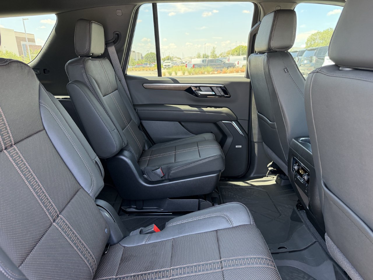 New 2026 Chevrolet Tahoe High Country w/ Sun And Tow Package RWD image 28