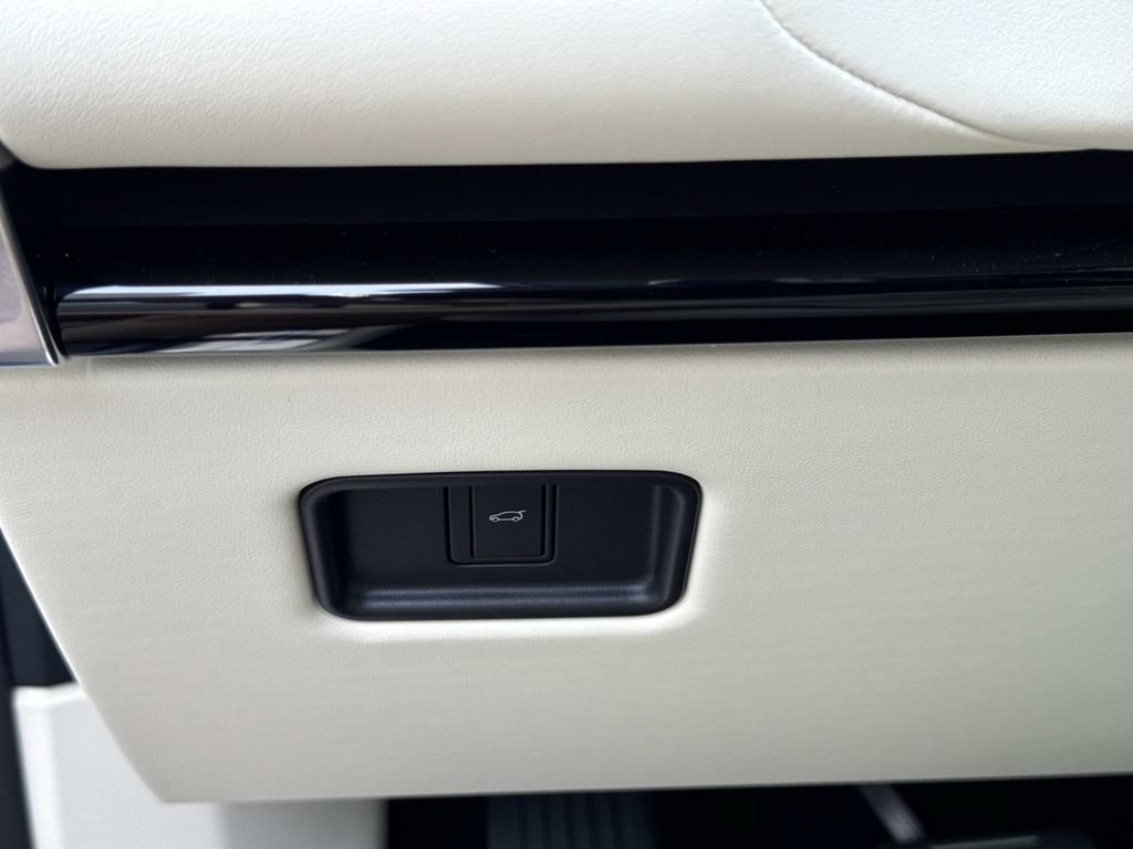 New 2026 Land Rover Range Rover SE AWD/4WD image 30